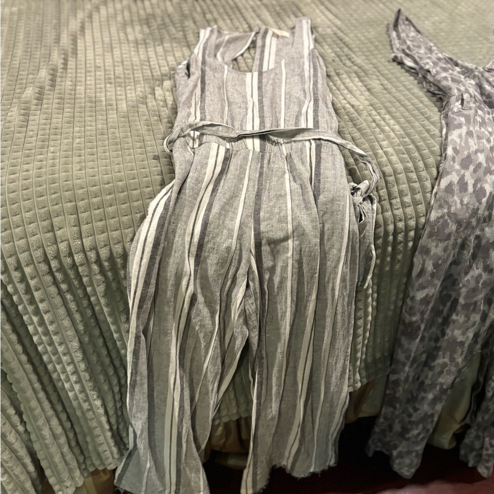 Cloth & Stone Gray and White Jumpsuit with Elegant Pleats